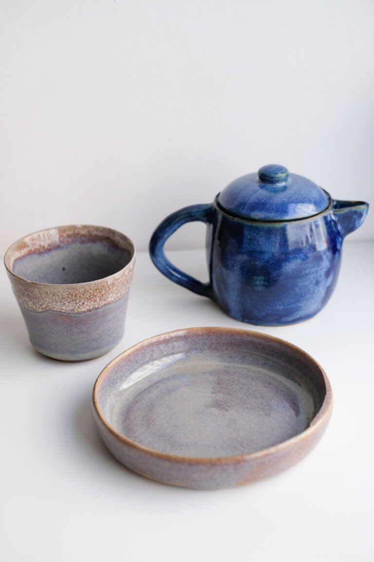 Théière, tasse et assiette de Séverine